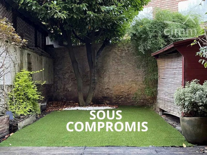 Charme en rust voor dit T2 met privé-tuin in het hart van de wijk Saint Louis