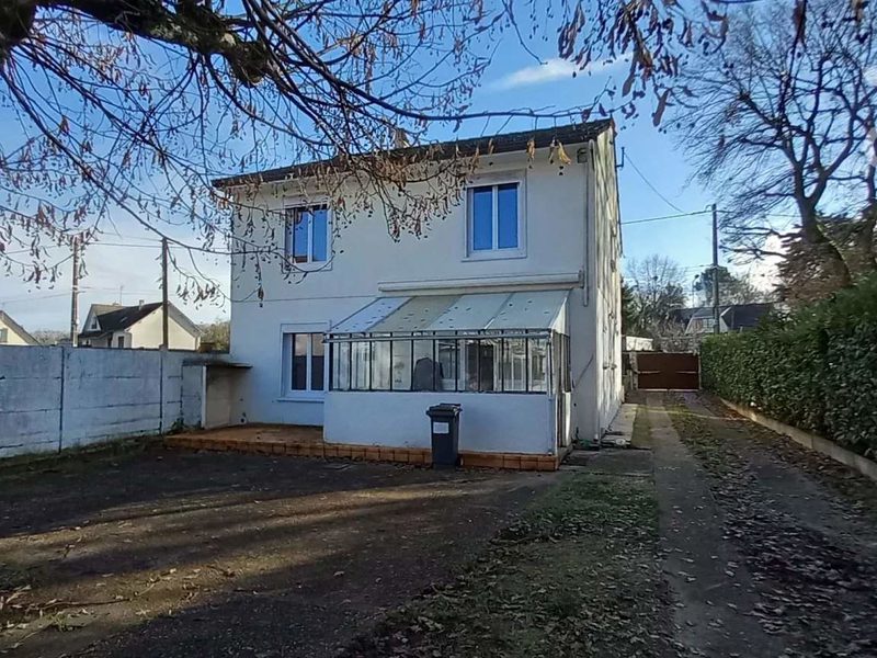 TE KOOP, Vineuil, Huis met 3 slaapkamers + bijgebouw