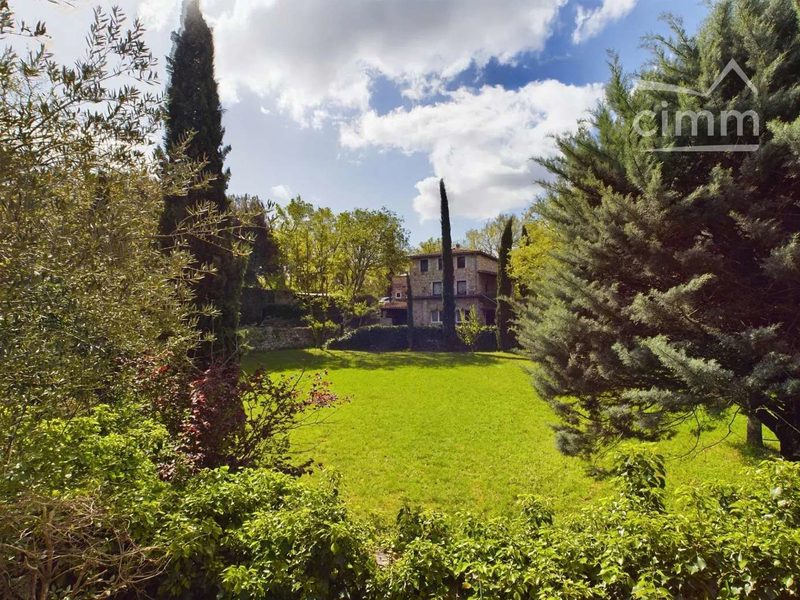 Balazuc - Vakantiedomein met een groot eigenarenhuis, 6 vakantiewoningen en 2 studio's.