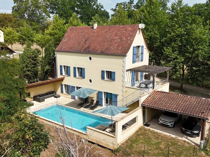 Villa met zwembad in Mouleydier