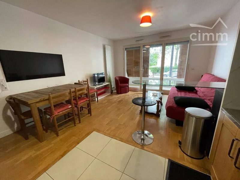 Mooie gemeubileerde hoogwaardig afgewerkte appartement van ongeveer 60m2 + loggia van 7m2 in Maisons-Alfort.