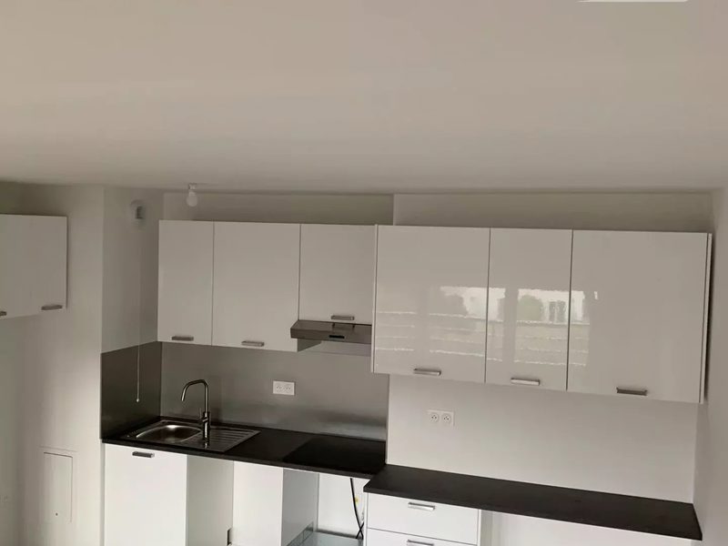 TE HUUR, GRETZ-ARMAINVILLIERS, nieuw F3 appartement van 57m² met balkon en parkeerplaats in de kelder + buitenparkeerplaats