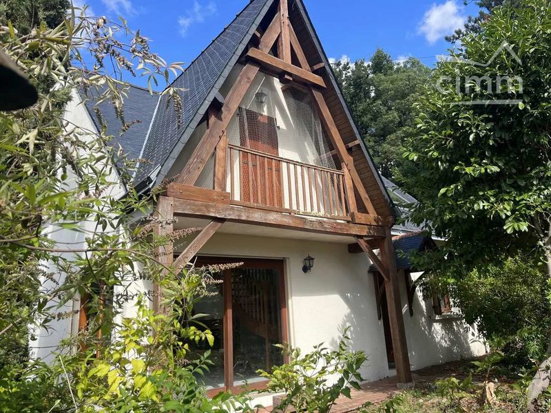T4-huis van 108 m² op 1500 m² beboomd terrein