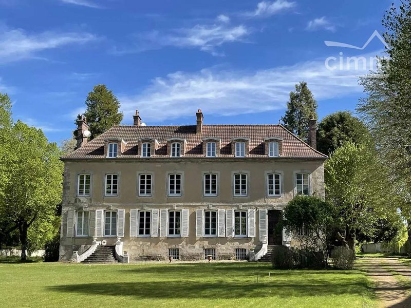 Prestige, natuur en groot potentieel voor dit domein op 45 minuten van Parijs