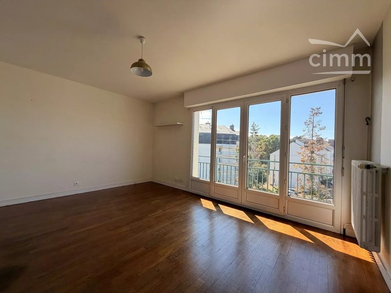 BLOIS — Mooi T2-appartement van 55 m² — 10 minuten van het centrum