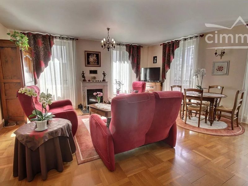TE KOOP STADSWONING 228 M2 LA ROCHETTE 73110