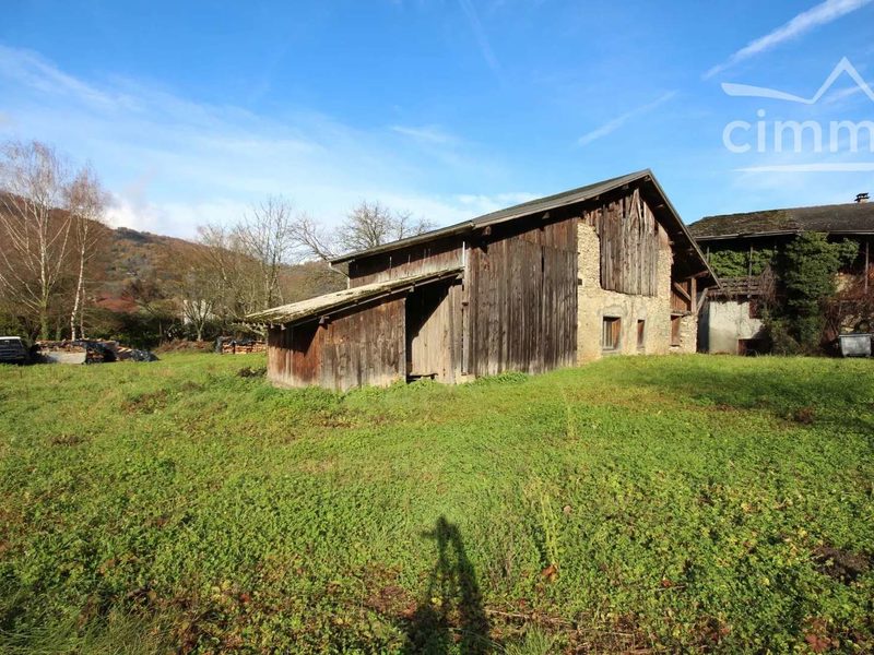 TE KOOP SCHUUR OP TERREIN VAN 1170 M2 VILLARD LEGER 73390