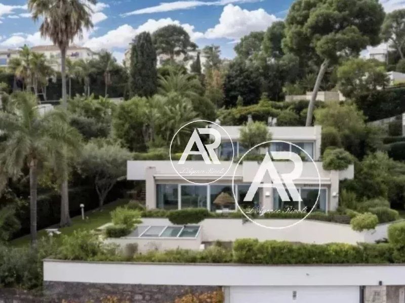Exceptional property on the seafront of Cap Martin