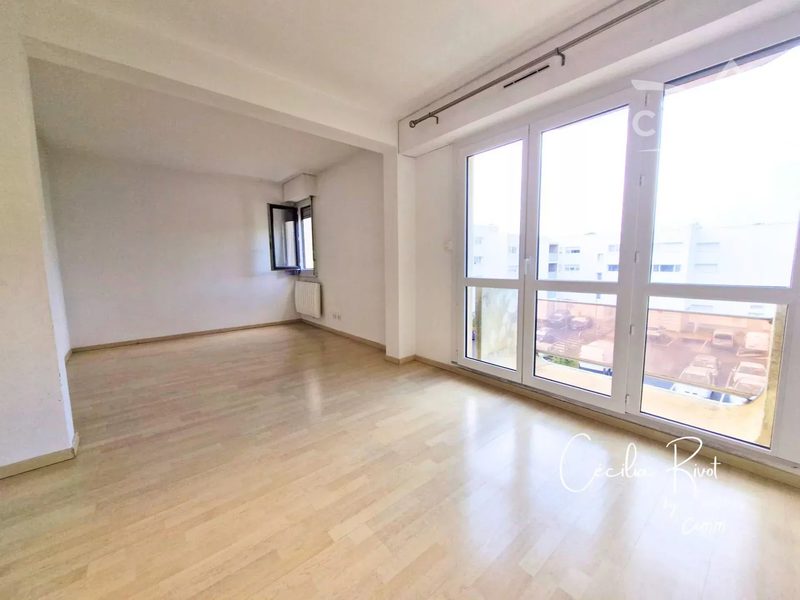 Licht T4-appartement van 82 m² met balkon