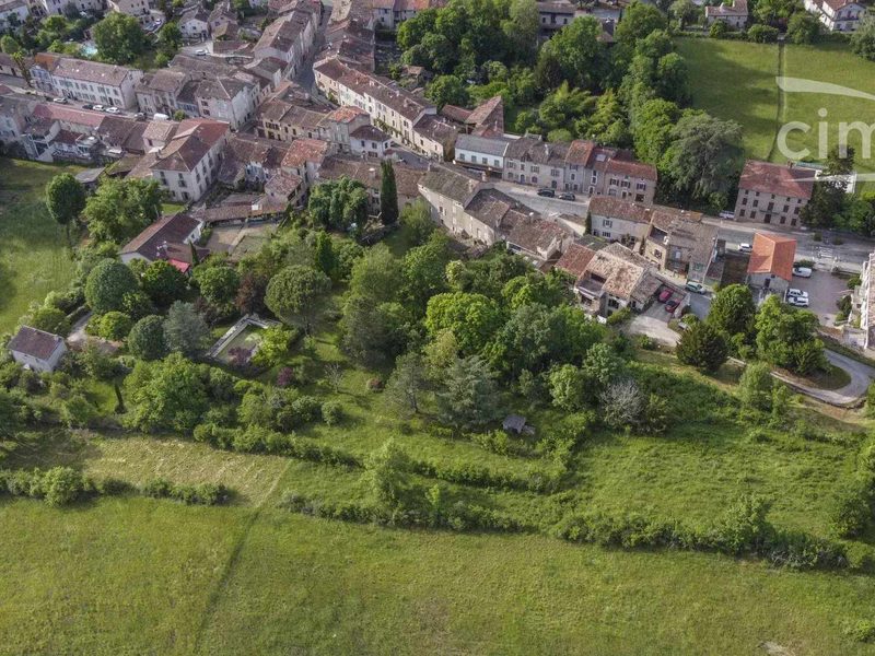 Terrain constructible 1336 m²