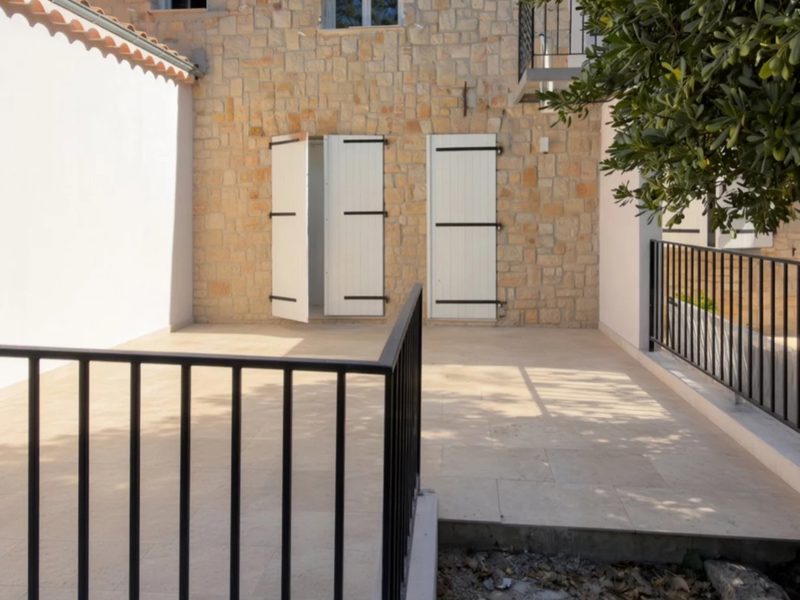 T3 de 51,5 m² au rez-de-chaussée dans un immeuble entièrement rénové