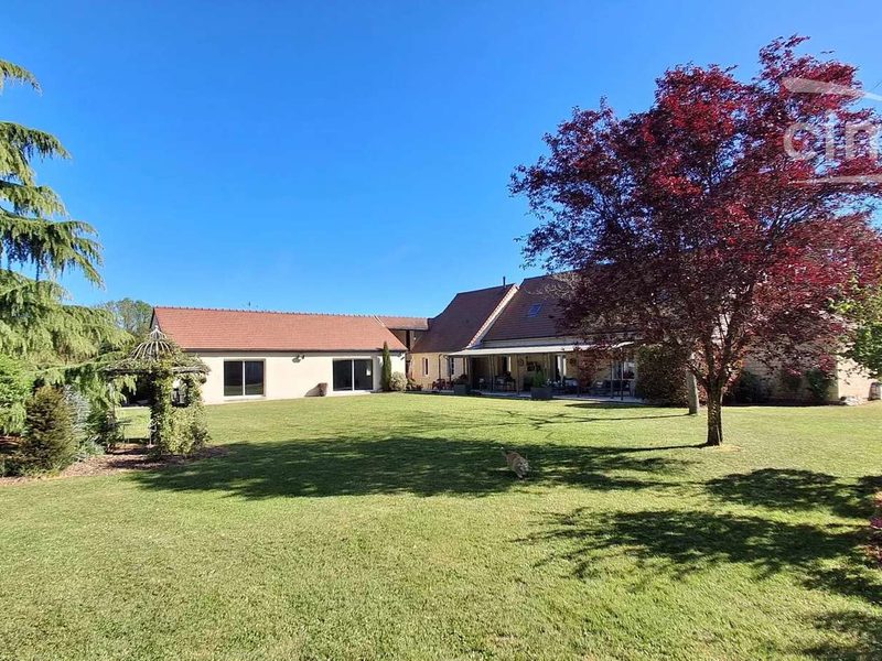 À vendre à Muides-sur-Loire, maison de standing 5 chambres + piscine