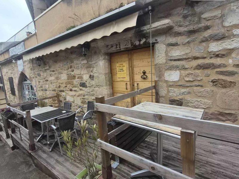 NAJAC : IMMEUBLE MIXTE - T4 et LOCAL COMMERCIAL