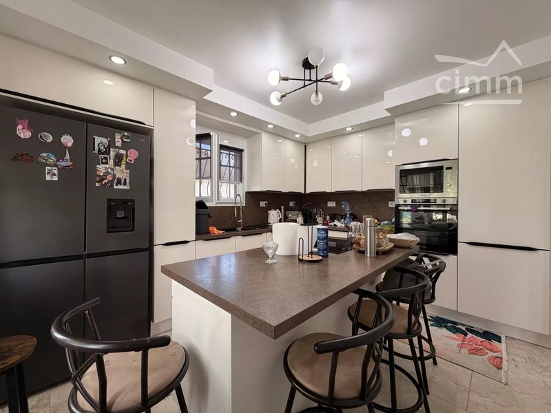MER – Maison avec sous-sol complet de 130 m² – 4 chambres – Terrain de 970 m² avec vue dégagée sur les champs