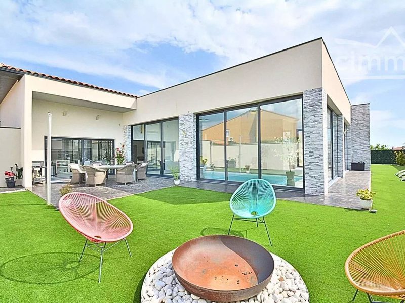 LLUPIA (66) VILLA D’EXCEPTION CONTEMPORAINE AVEC PISCINE INTÉRIEURE