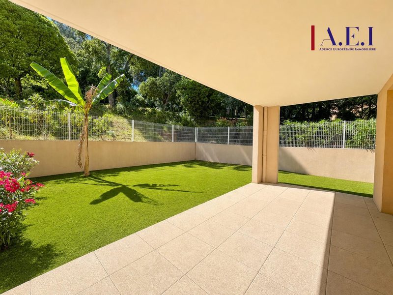 T3-appartement met een volledig gerenoveerde tuin van 90m2
