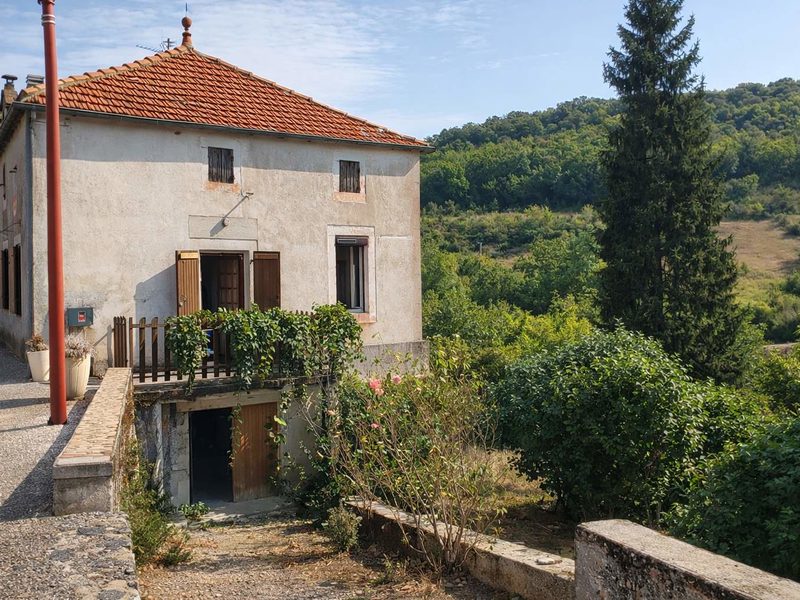 Village house with 4 bedrooms, bright with garden, in