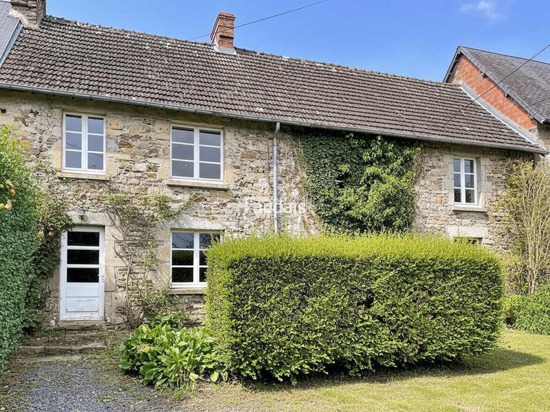 Maison de campagne exposée plein sud avec jardin, grenier aménagé