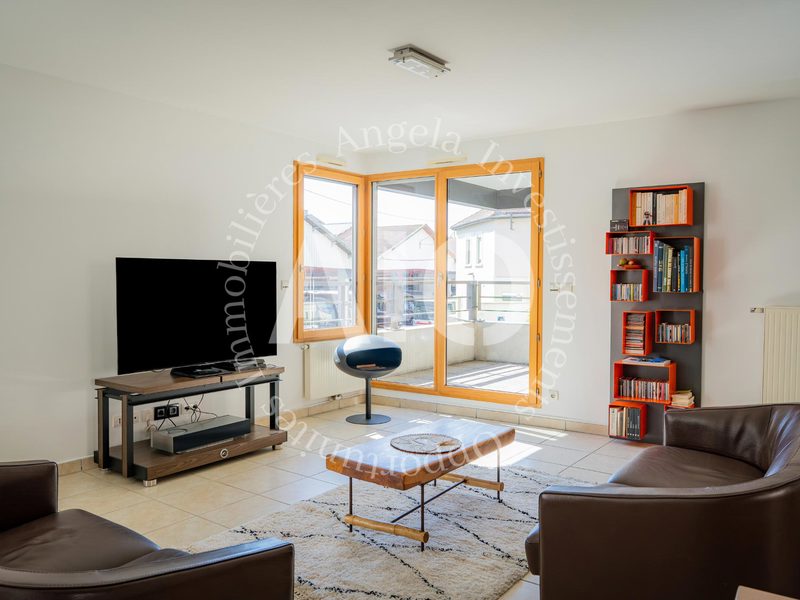 Appartement spacieux T5 traversant de 113 m² avec balcon, terrasse
