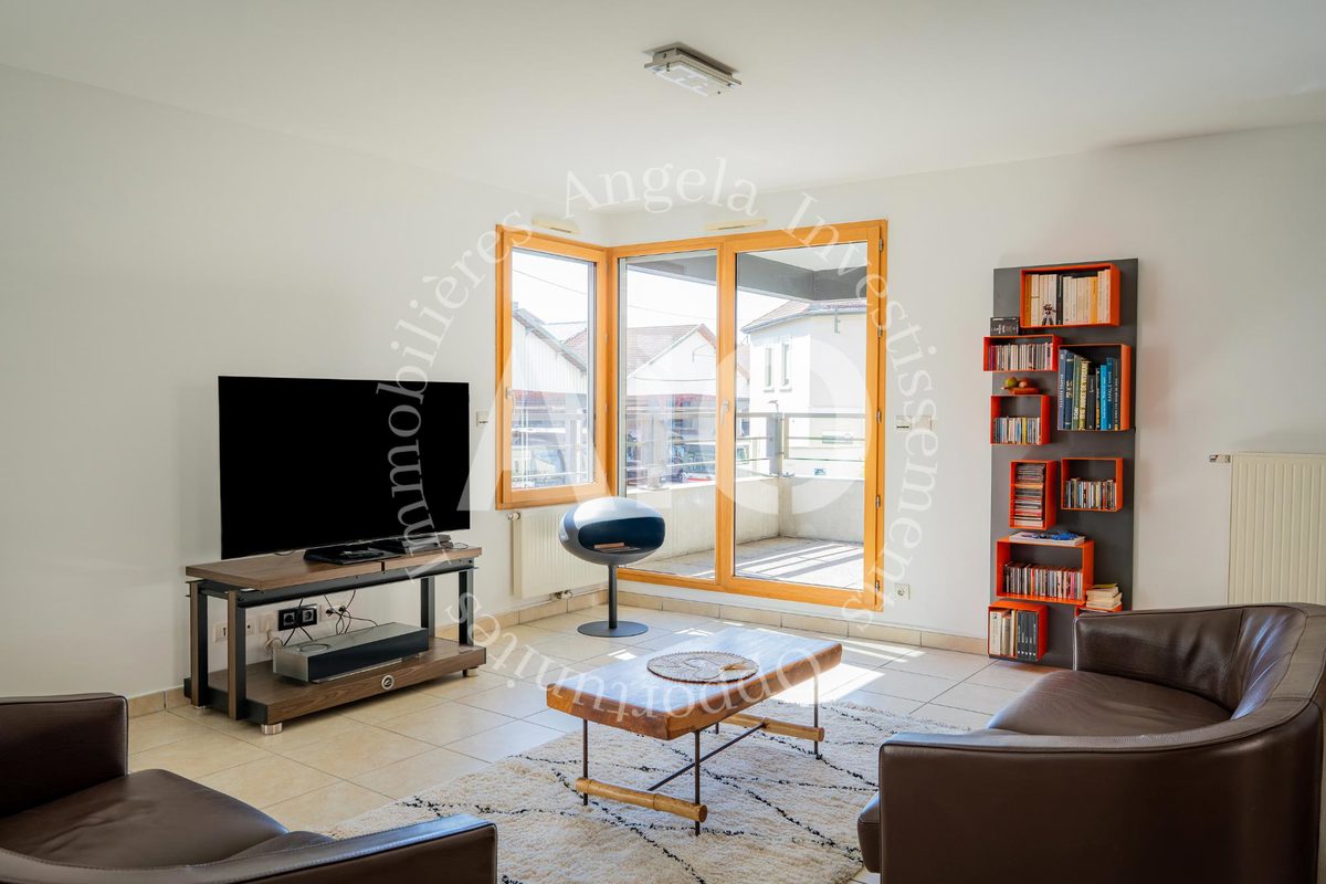 Appartement spacieux T5 traversant de 113 m² avec balcon, terrasse