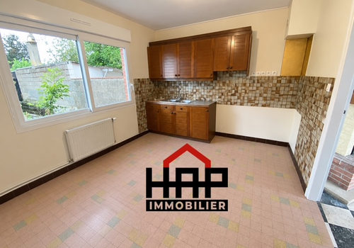 Semi-detached house with 2 garages, garden and 3 bedrooms