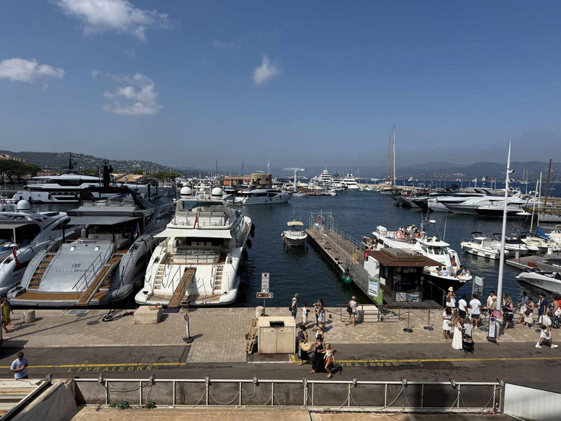 Apartment on the harbor, 3 rooms, Saint-Tropez