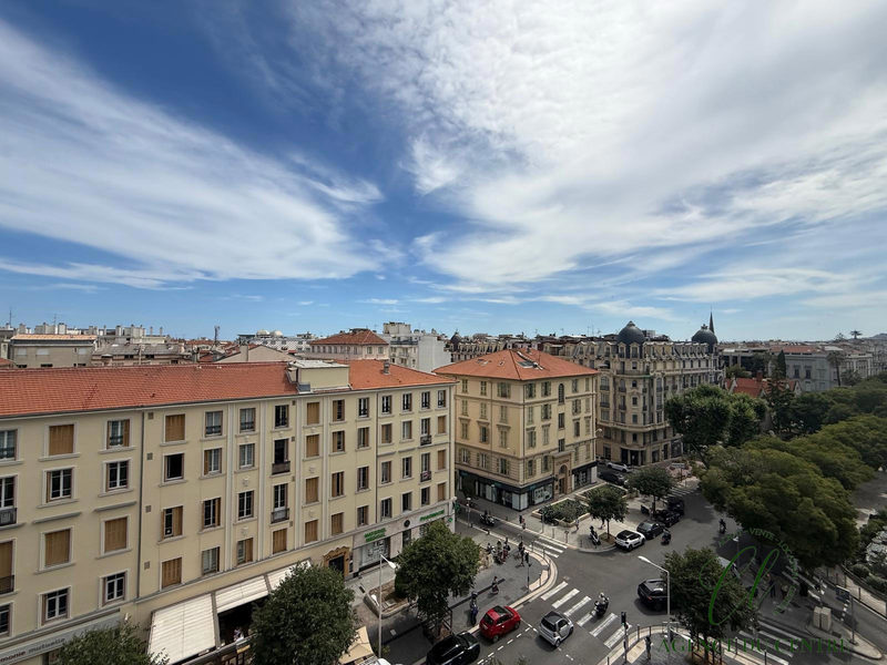 NICE BOULEVARD VICTOR HUGO DERNIER ÉTAGE AVEC TERRASSE