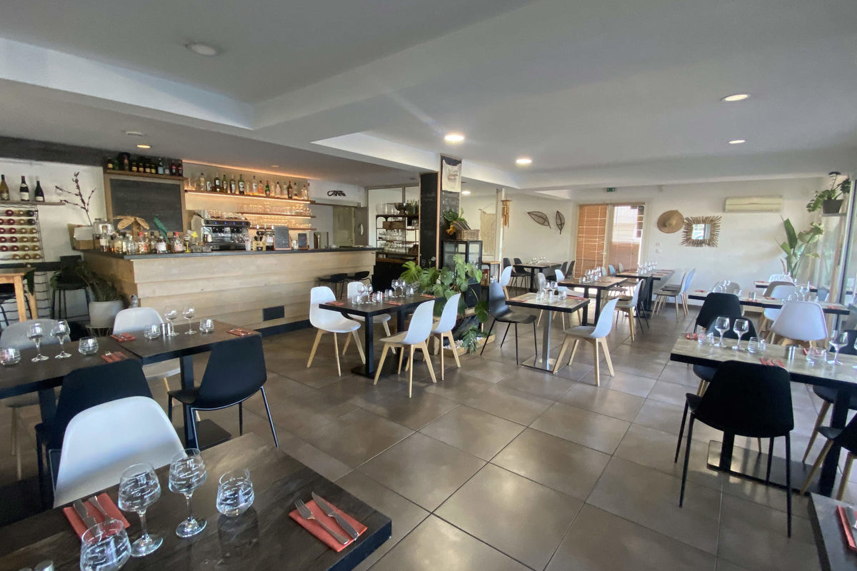 Sale of a 125 m² restaurant-type business.