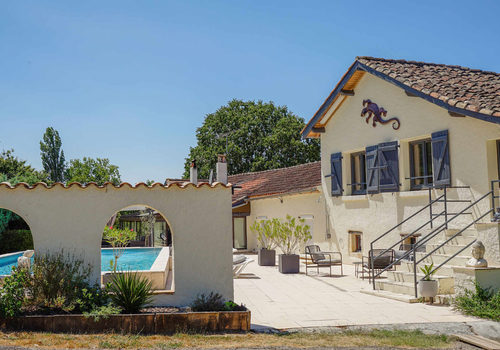 Charming stone property with a main house, a guest house, a