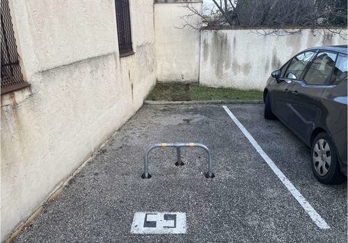 2 places de parking extérieures - idéalement situées - avenue