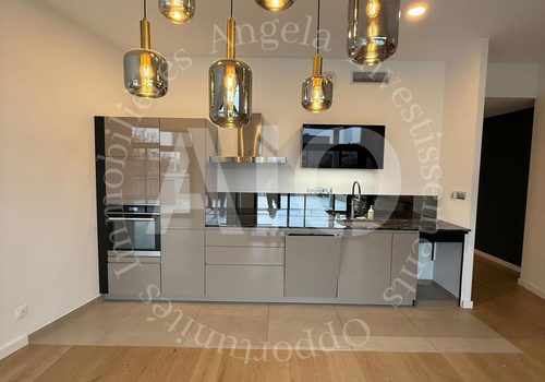 APPARTEMENT VAN 121M2 OP DE BOVENSTE VERDIEPING MET TERRAS EN 3 GARAGES
