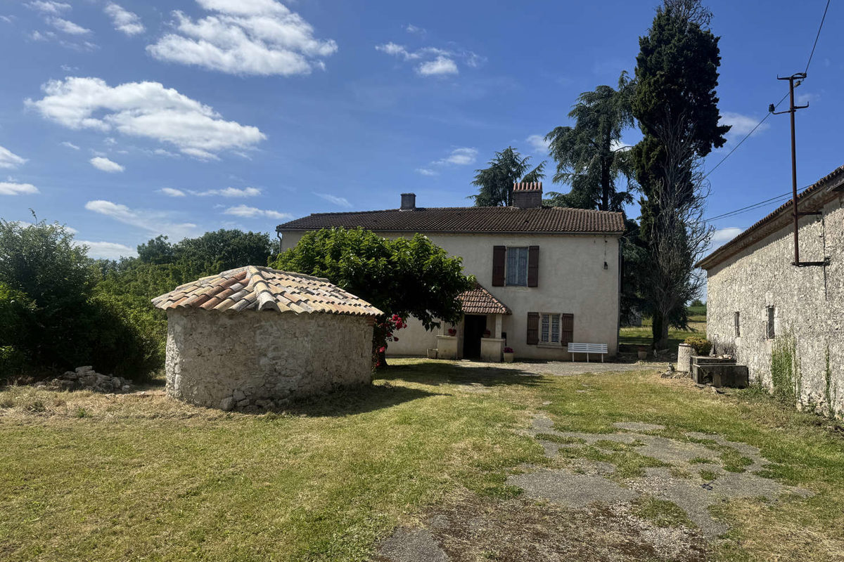 Belle maison quercynoise en pierre de 165 m2 à restaurer avec