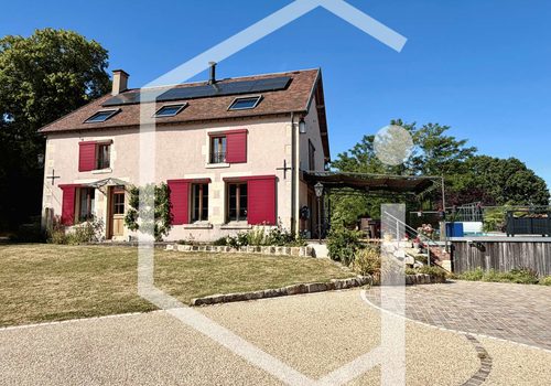 Renovated character house with swimming pool, barn and breat