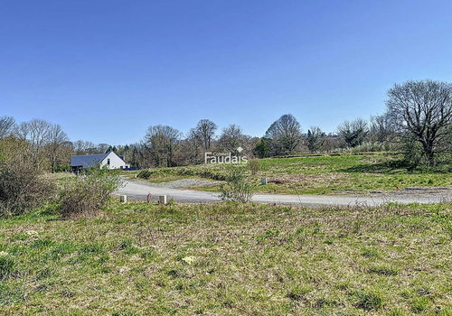 Coutances, building plot of 754 m² with open view, serviced