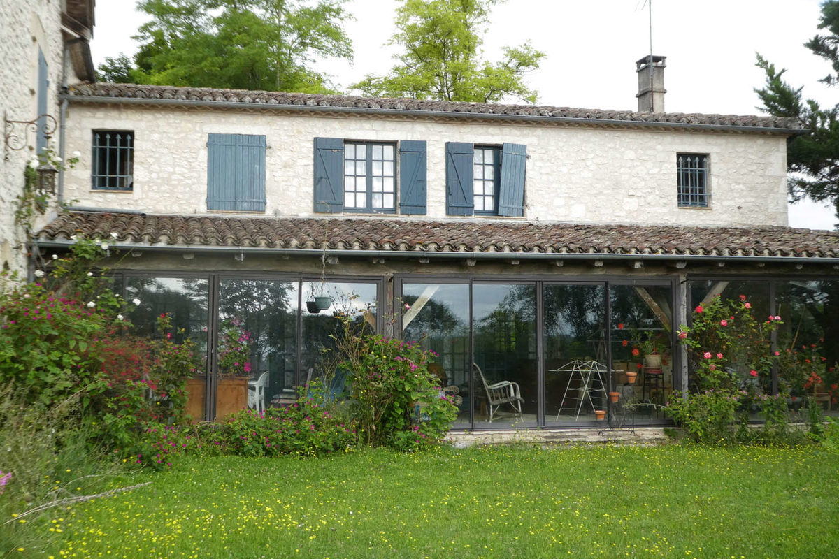 STEENHUIS MET 3 HA GROND