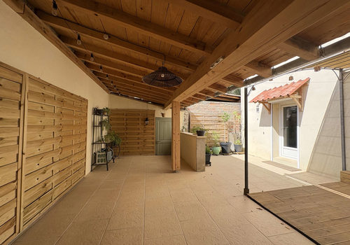 GERENOVEERD HUIS IN HARTJE STAD MET TERRAS EN GARAGE