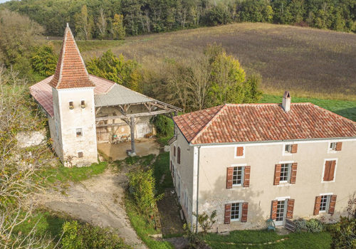 Restored stone ensemble on 2 hectares of land with no neighb