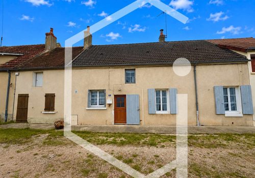 Ensemble immobilier avec dépendances à Villechaud