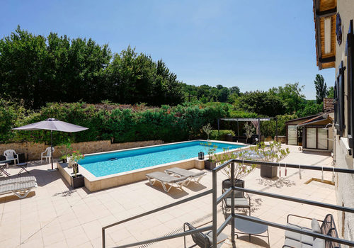 Charming stone property with a main house, a guest house, a