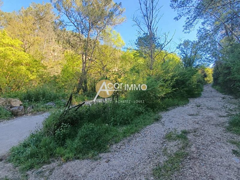 TERRAIN DE 41 010 m² à Solliès-Toucas