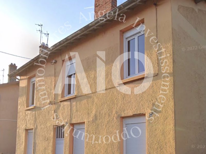 À vendre 2 immeubles en R+1 d'une surface de 335 m² et un terrain.