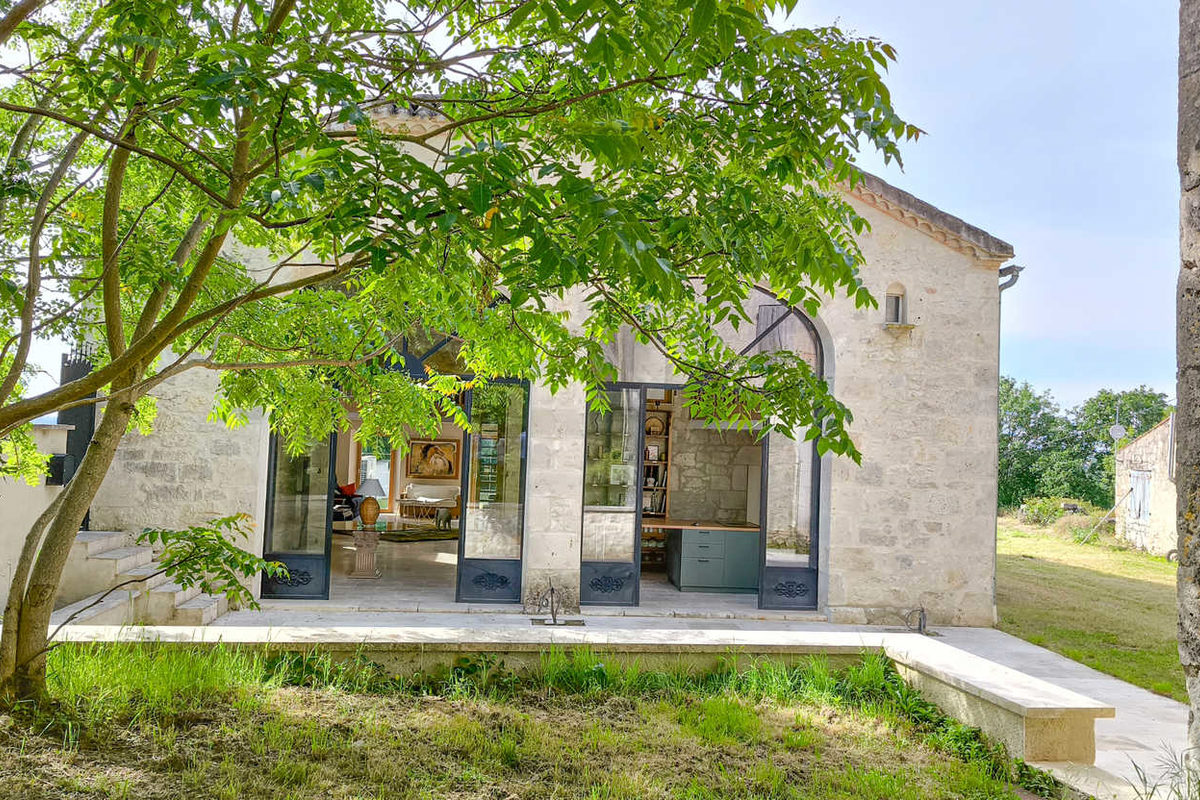 Magnifique propriété en pierre avec une superbe grange rénovée