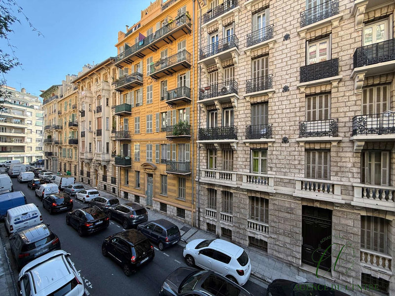 NICE LIBÉRATION 3 PIÈCES TRAVERSANT DE 69 M² AVEC TERRASSE