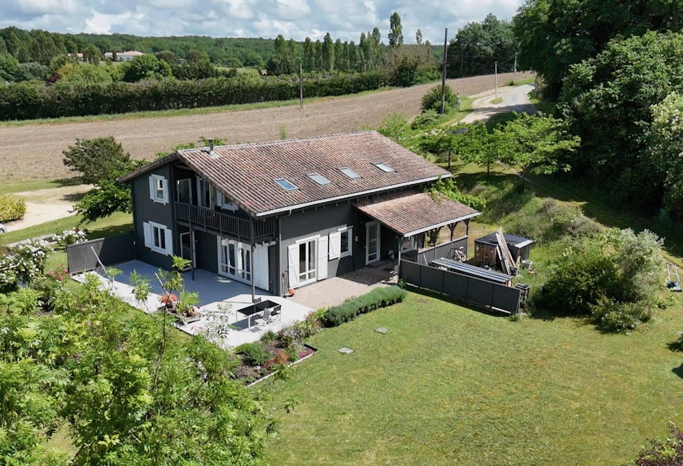 Belle maison en bois proche de Villeréal