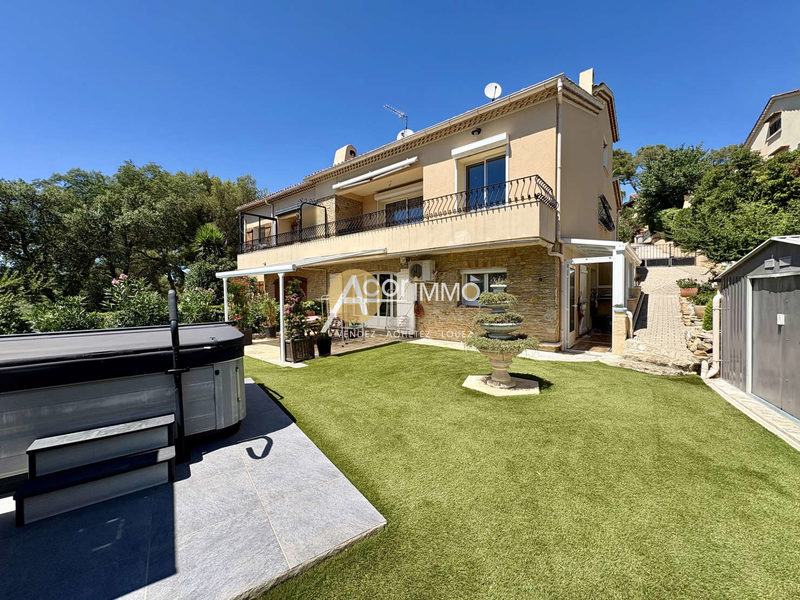 La Seyne, grande maison d'habitation divisée en deux appartements