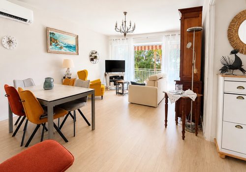 Six-Fours - 85 m2 T4 - close to amenities - terrace - by