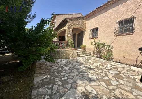 Ollioules - Maison traditionnelle avec garage