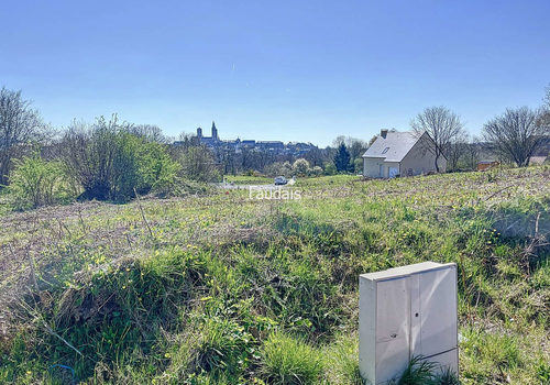 Coutances, building plot of 754 m² with open view, serviced
