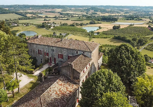 13th-century castle in the heart of 35 hectares