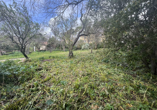 Flat building land in East Toulon